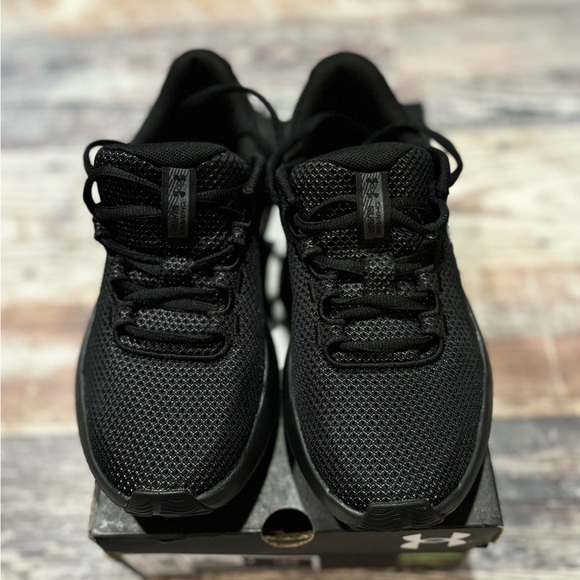 Women’s Under Armour Charged, New in the Box! - Picture 4 of 8